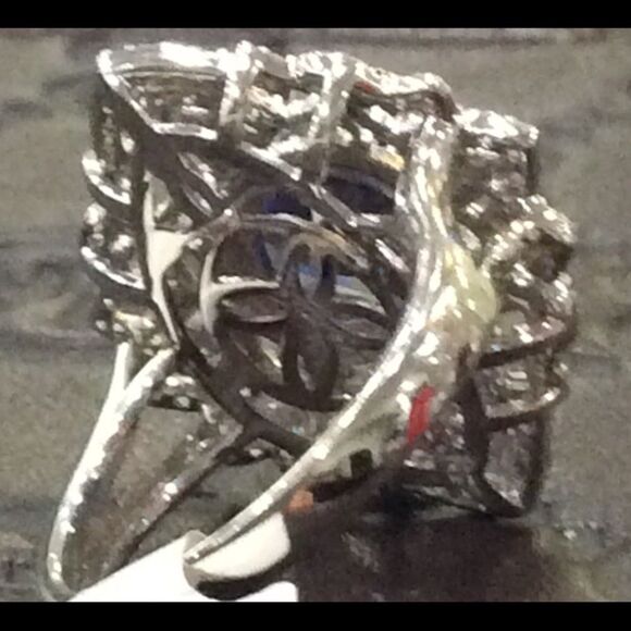 5.57CTW  Tanzanite and White Diamond. ring sz 8 - Picture 6 of 7